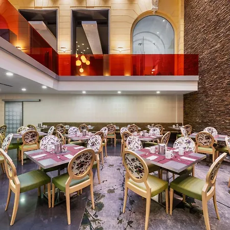 Eurostars Palazzo Zichy מלון