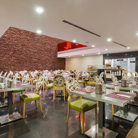 Eurostars Palazzo Zichy מלון