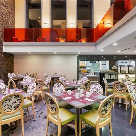 מלון Eurostars Palazzo Zichy