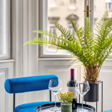 Downtown Delight - Erzsebet Blvd - 13 Ppl Apartament *