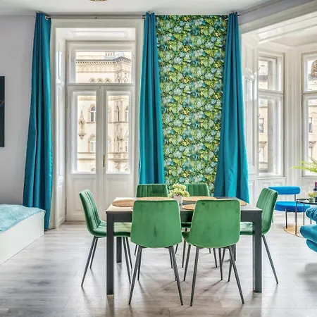 Downtown Delight - Erzsebet Blvd - 13 Ppl Apartament *