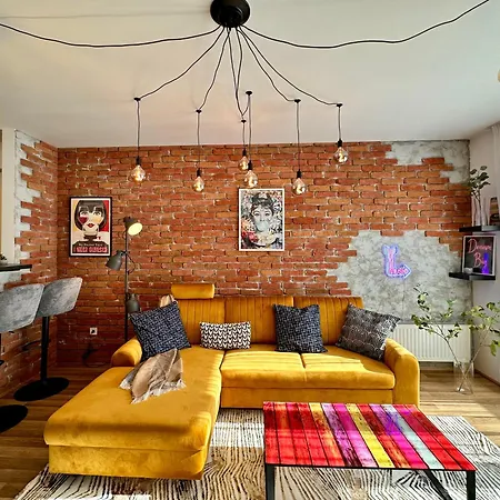 Vinyl Gozsdu Apartment