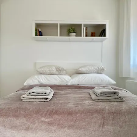 Break - Private Garage, Ac, Balcony Apartment