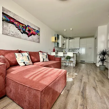 Break - Private Garage, Ac, Balcony *