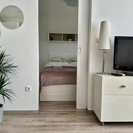 Apartment Break - Private Garage, Ac, Balcony *