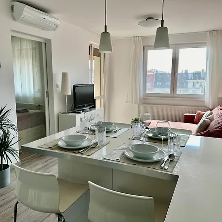 Break - Private Garage, Ac, Balcony Budapest