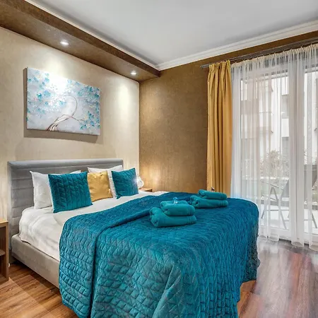 Magic Garden In Downtown Apartment
