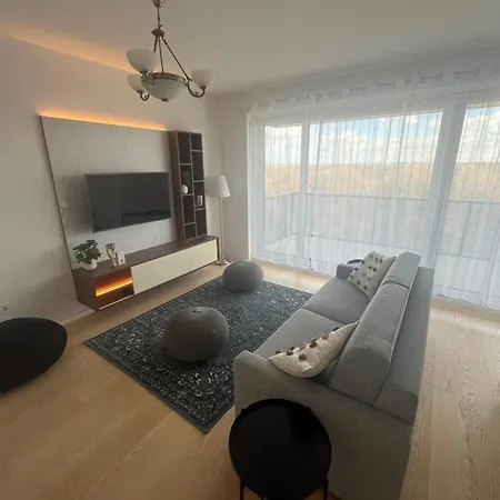 Waterfront By Urbanrent Apartment *