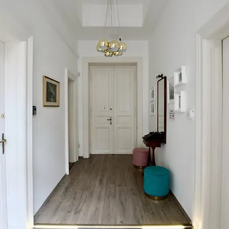 By Hi5 Apartments- Erzsebet 44 Apartmán *