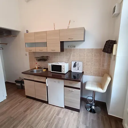 Apartment Sunshine Flat At The Blaha Budapest
