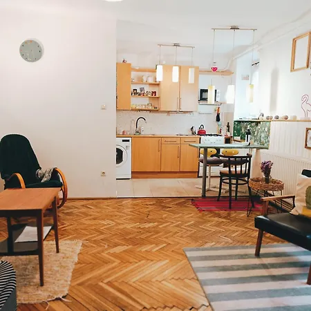 Flat In Historic With Your Own Private Garden, Near City Park