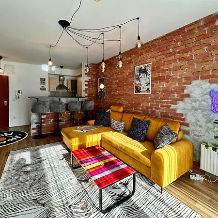 Vinyl Gozsdu Apartment