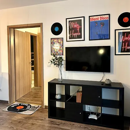 Apartment Vinyl Gozsdu *