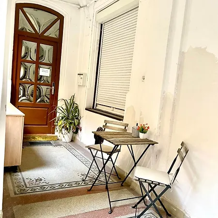 Apartment Small Cosy Near The Famous Westend Center Budapest