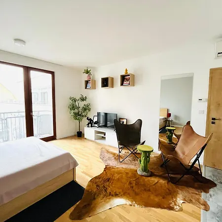 Bp-est Cp Apartment *