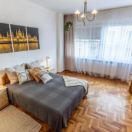 Bright & Spacious Riverside With Balcony Apartment