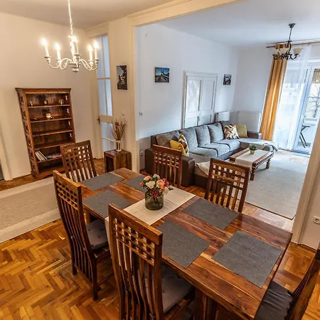 Bright & Spacious Riverside With Balcony Apartment *