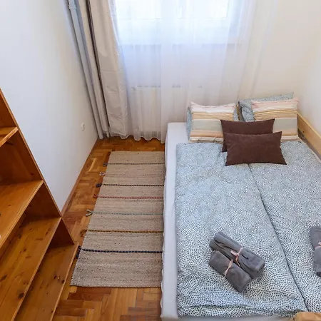 Apartment Bright & Spacious Riverside With Balcony
