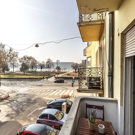 Bright & Spacious Riverside With Balcony Apartment