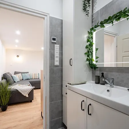 Mira Apartment *