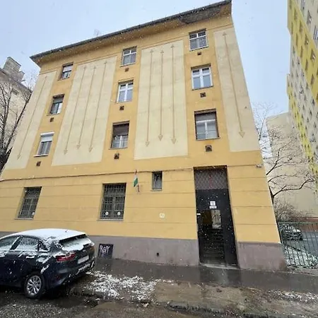 Smith House Apartment *