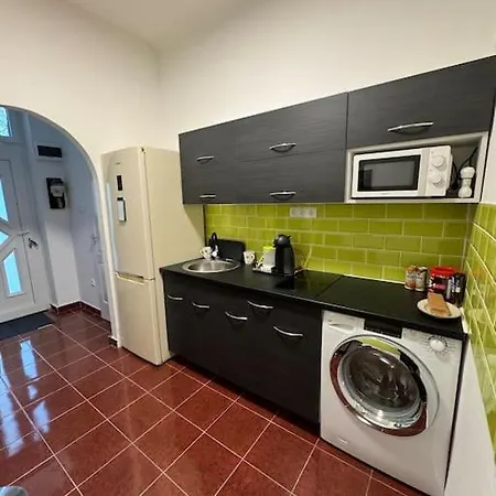 Smith House Apartment *