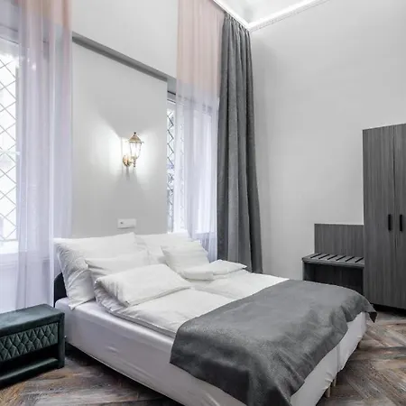 Marvelous In Andrassy Boulevard Apartment