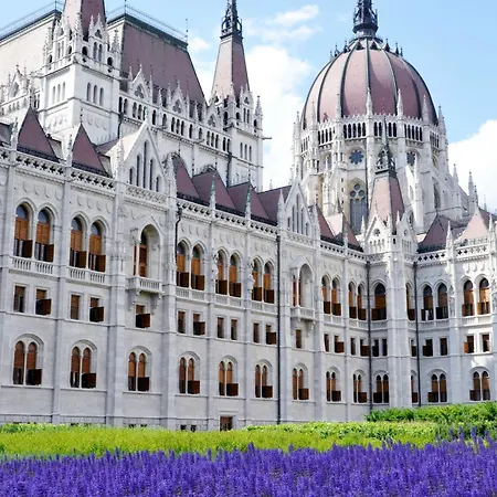 Perl Apartment- Air Conditioned, Cozy Near Varosliget * Budapest