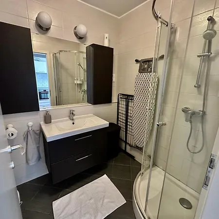 Break - Private Garage, Ac, Balcony Apartment