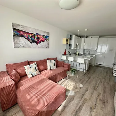 Break - Private Garage, Ac, Balcony Apartment
