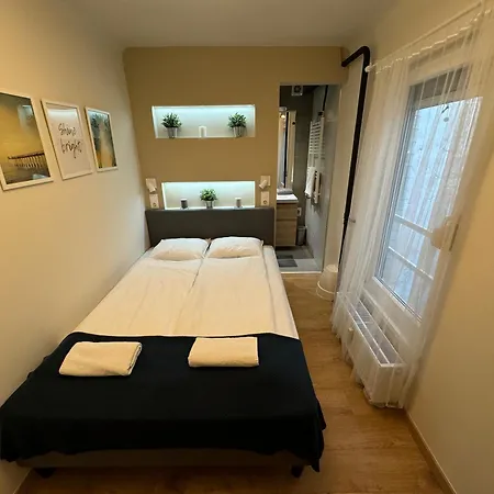 Emerald Apartment *