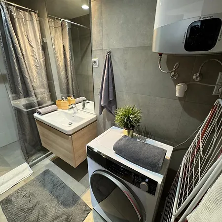 Emerald Apartment