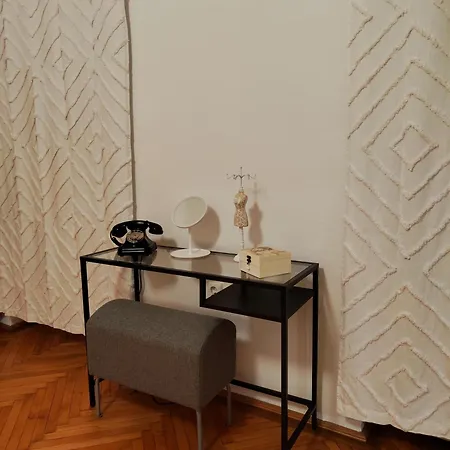 Hi!5 Spacious Palotanegyed Apartment Budapest