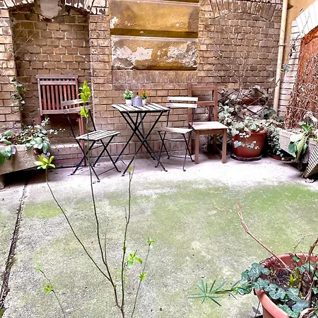 Small Cosy Near The Famous Westend Center Apartment *