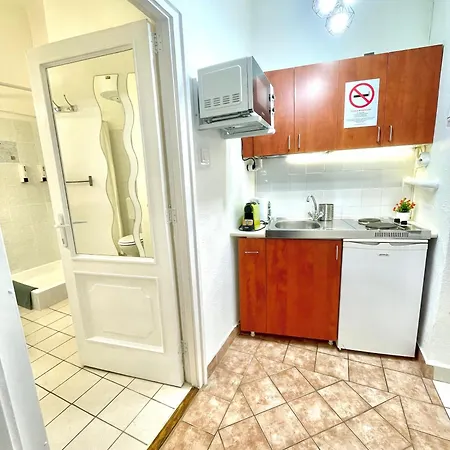 Small Cosy Near The Famous Westend Center *