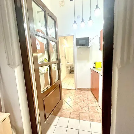 Small Cosy Near The Famous Westend Center Budapest