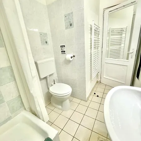 Small Cosy Near The Famous Westend Center * Budapest