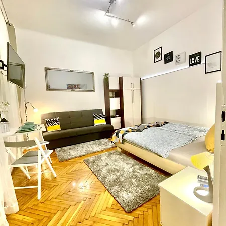 Apartment Small Cosy Near The Famous Westend Center