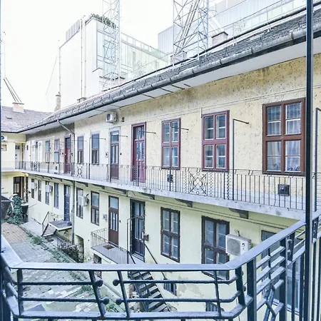 Peaceful Soho Apartament