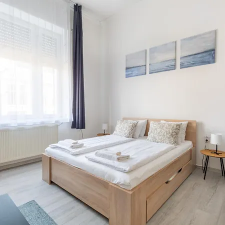 Merax Apartment *