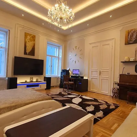 Appartamento Opera View - Live In Luxury Budapest