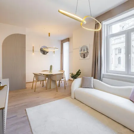 Luxurious W/ A Stunning View To The Basilica Apartment