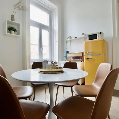 By Hi5 Apartments- Erzsebet 44 Apartment *