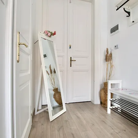 By Hi5 Apartments- Erzsebet 44 Apartmán