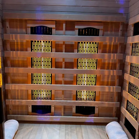 Stylish Natural With Sauna - Heroes Square Apartment *