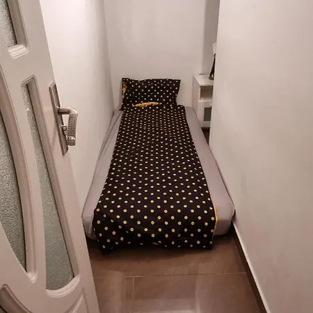 Apartment T & E *