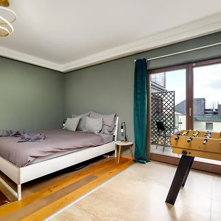 3bedroom Triplex Rooftop Apartment *