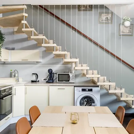 3bedroom Triplex Rooftop Apartment