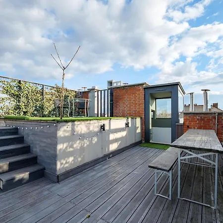 3bedroom Triplex Rooftop Apartment *