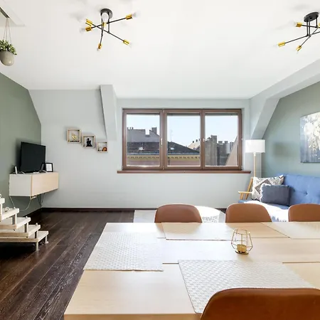3bedroom Triplex Rooftop Apartment